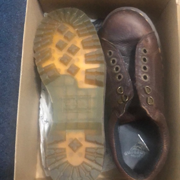 Shoes - Picture 2 of 7